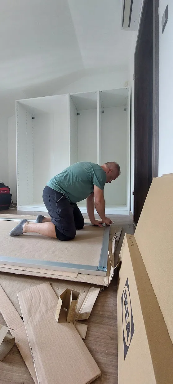 PAX gardrób szerelés – keretek összeállítása és előkészítés