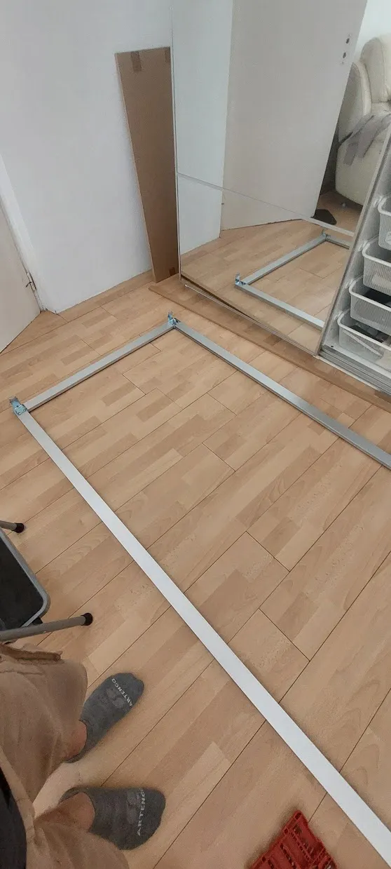 PAX tolóajtó keret – sínek és vezetők előkészítése