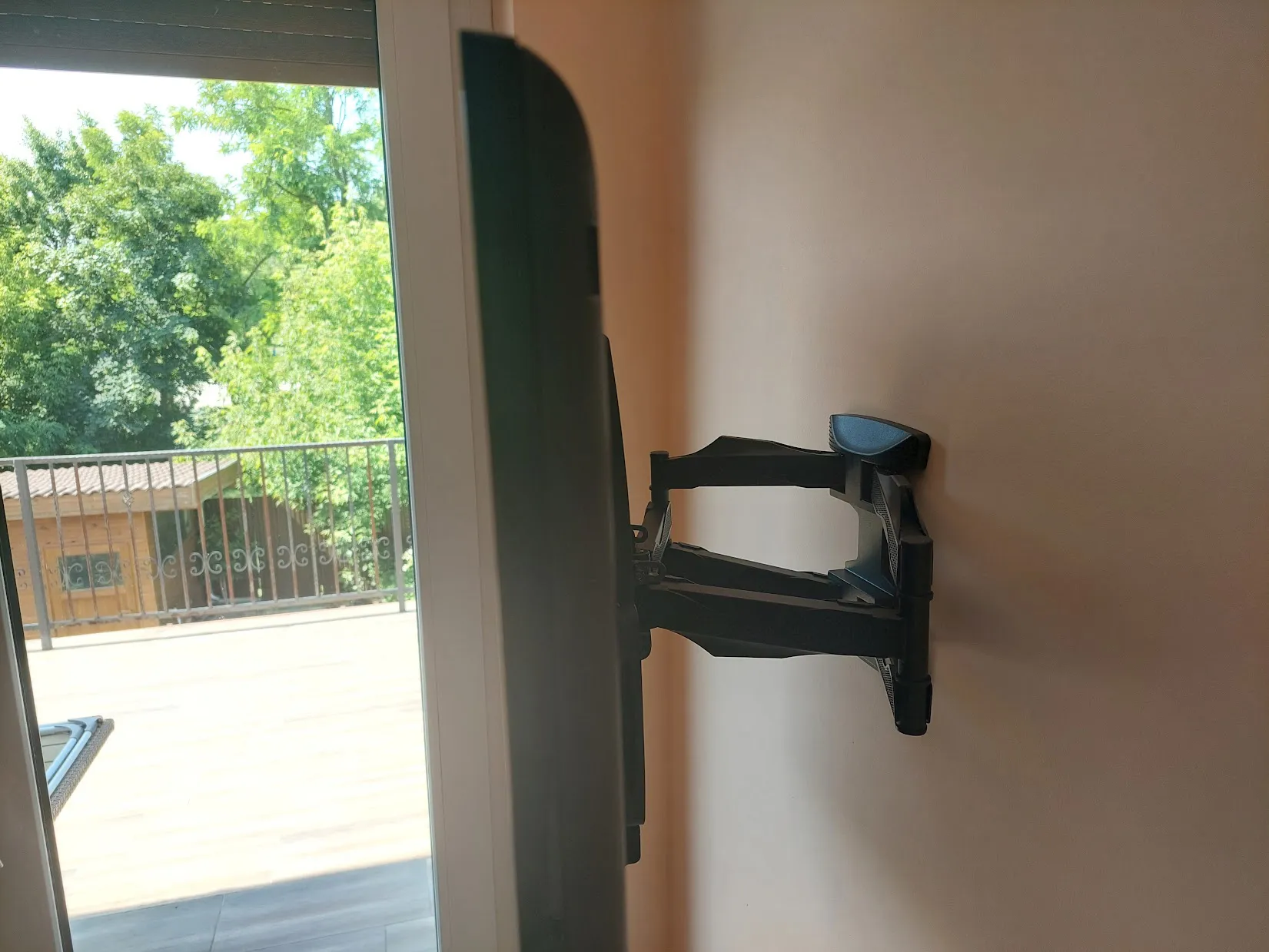 TV falra szerelése Budapesten, lézeres szintezéssel